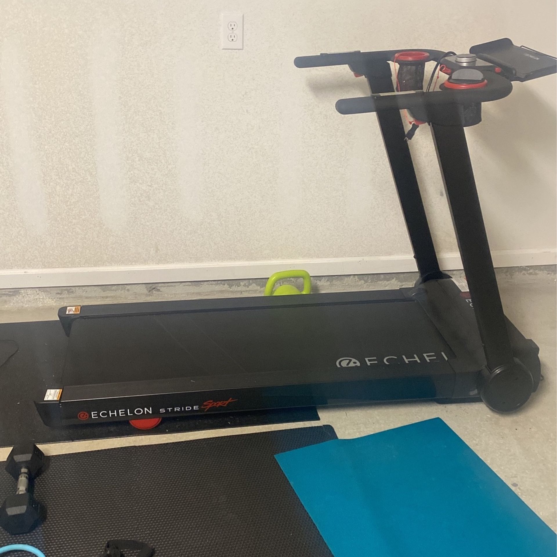 Echelon treadmill