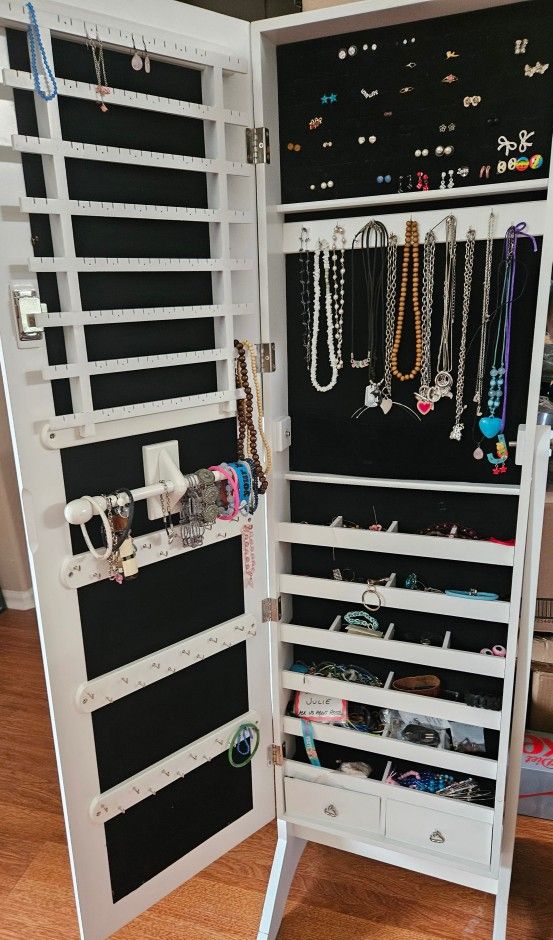 Mirrored Jewelry Stand - Full Length