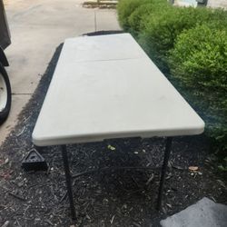 Folding Table 6ft ***FREE***