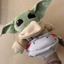 NWT Disney Star Wars Mandalorian The Child Yoda hand puppet