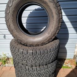 285/70R17 Tires 