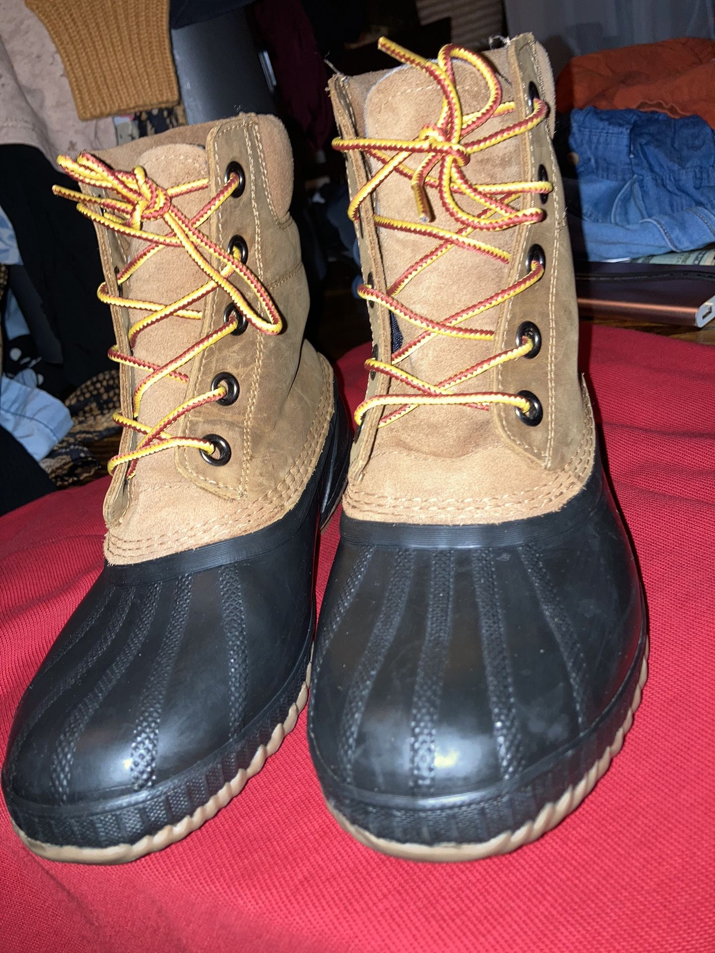 SOREL - Youth Cheyanne II Lace Waterproof Insulated. Fits women 71/2-8 shoe size