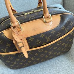 LOUIS VUITTON Deauville Monogram Hand Bag