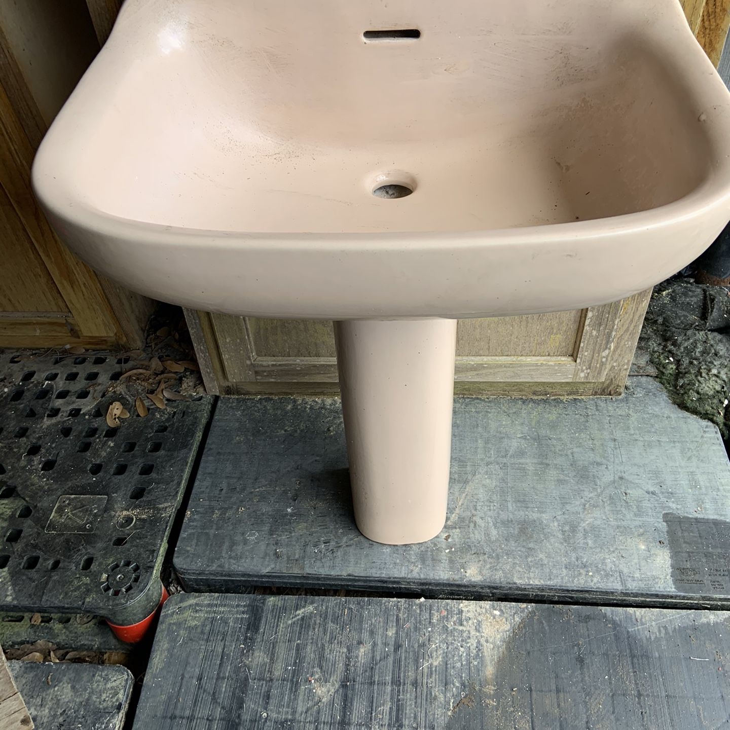 Beautiful,Pink freestanding pedestal sink