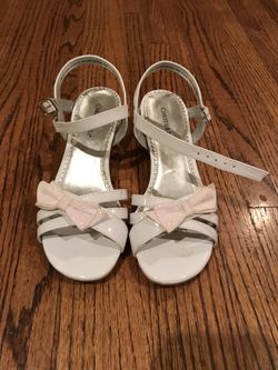 Girl’s size 4 white shoes $12