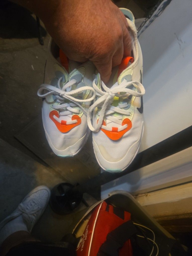 Woman's Size7 Nike