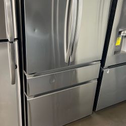 NEW OPEN BOX LG FOUR DOOR STAINLESS STEEL REFRIGERATOR 