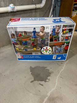 Step2 Pump & Splash Discovery Pond Water Table New in box