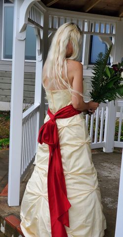 Gold Red Sash Strapless Wedding Dress 