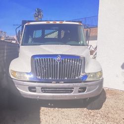 TRUCK / 365 CUMMINGS  DIESEL MOTOR  (RARE FIND) 35 FLATBED  FULLY FUNCTIONAL 
