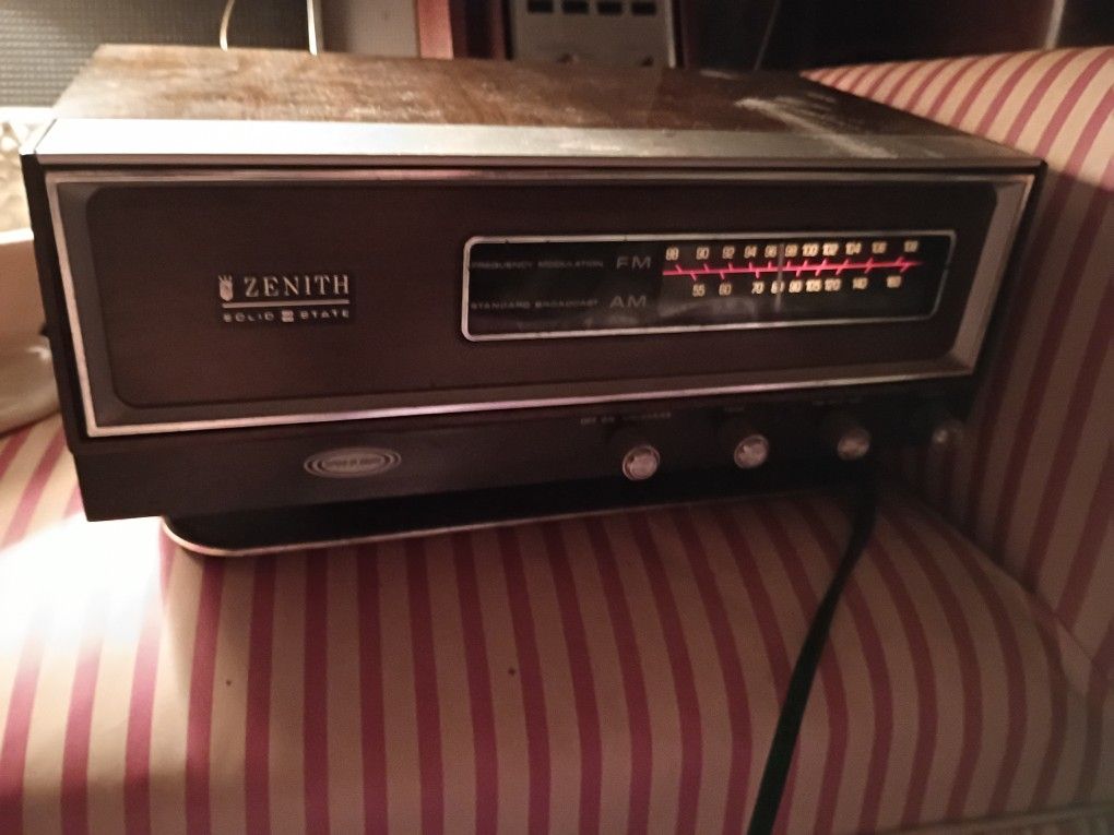 Zenith Vintage Am FM AFC Radio