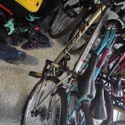 Huffy Rock Creek 24" Mountain Bike 