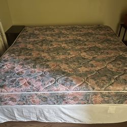 King Bed w/ Box Springs and Frame