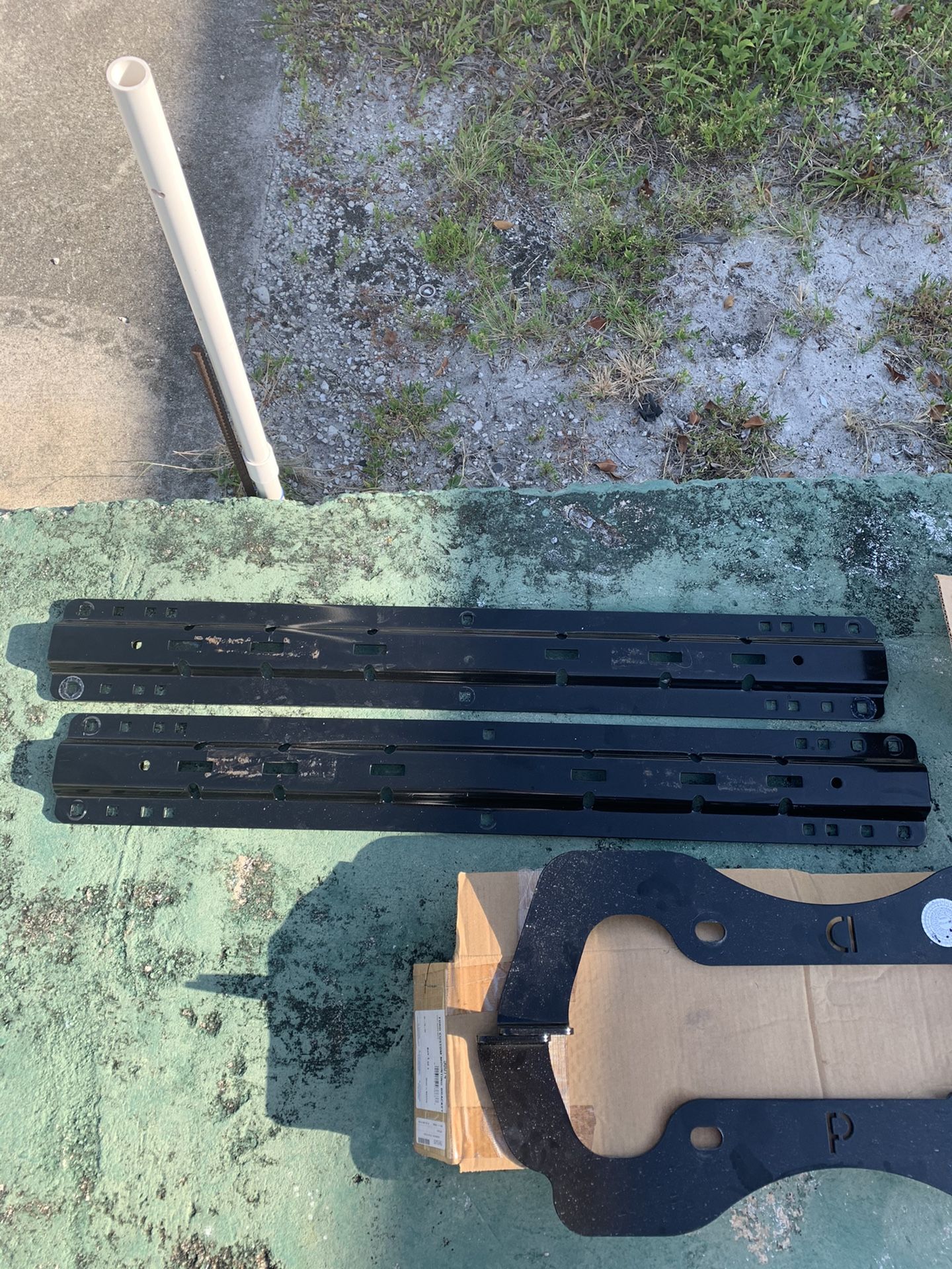 RAILS for a 5th wheeler Hitch