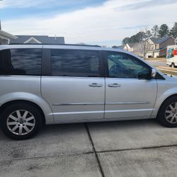 2011 Chrysler Mini Van