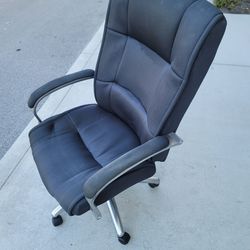 Black Large Comfy Office Chair