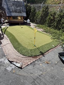 13' x 7' 2-Hole Putting Green