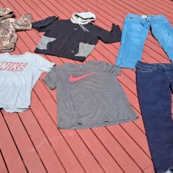 Men's Clothing Bundle Shirts Jeans Hoodies Nike Wrangler Lucky Brand Volcom Under Armor
XL 35 36