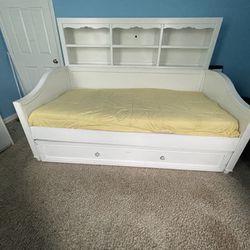 Twin bed W/ Twin Trundle 