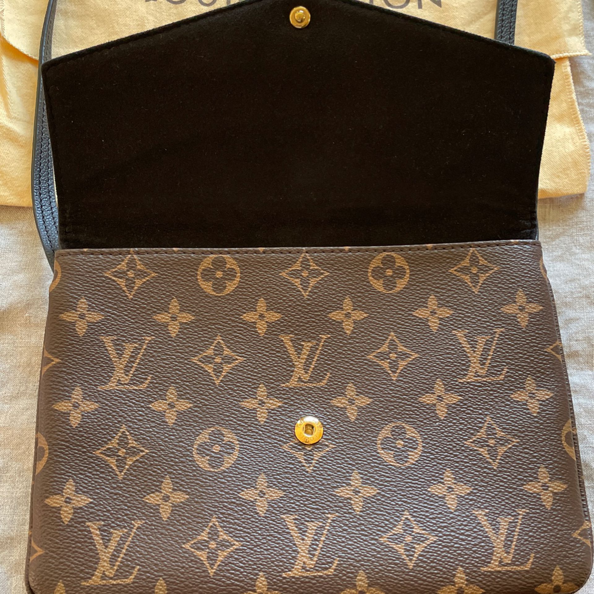 Louis Vuitton Twice Mng Noir Crossbaody- AUTHENTIC- As New! for Sale in  Chandler, AZ - OfferUp