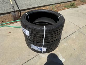255/35ZR20