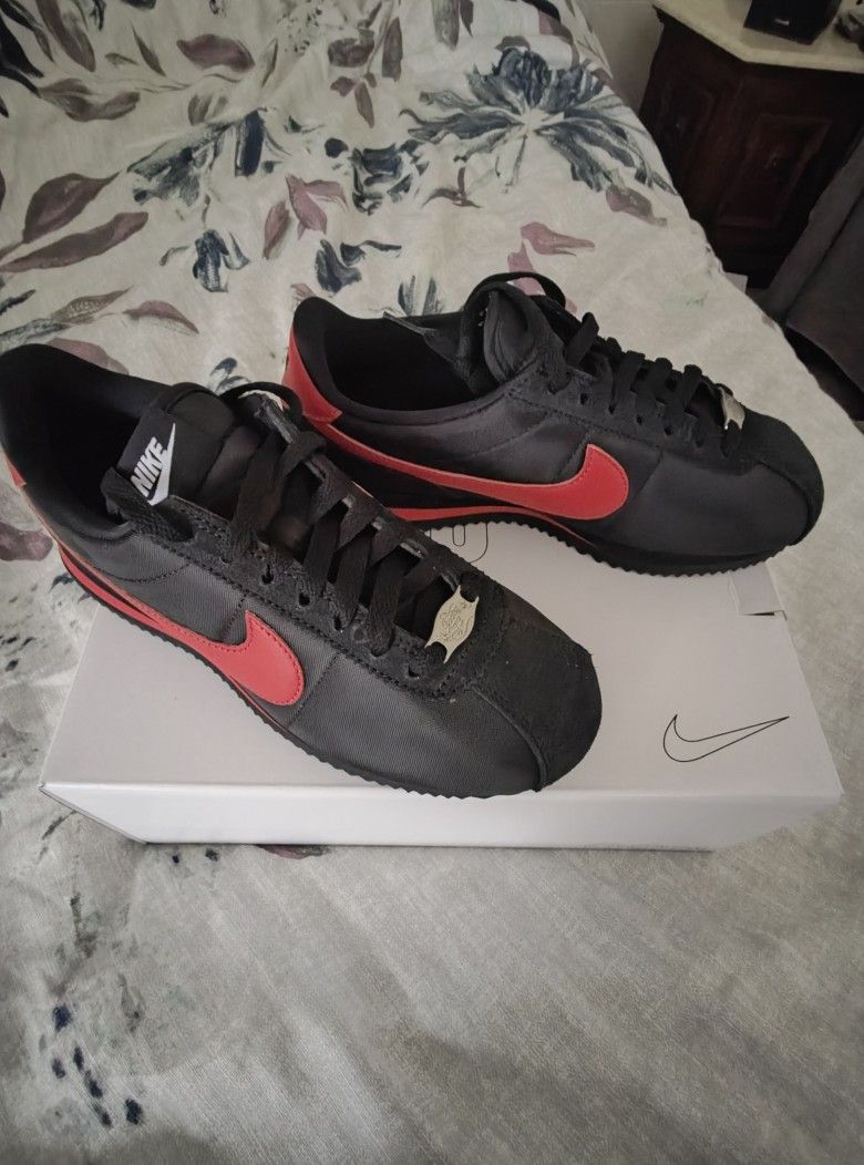 Nike Cortez W:7.5/ M:6