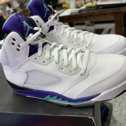 AIR JORDAN RETRO GRAPE 5 Men Size 13. 