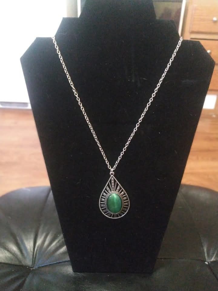 Emerald Stone Teardrop Necklace