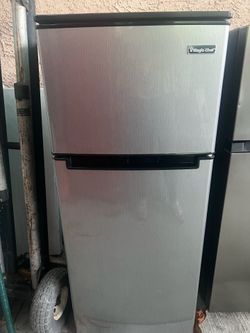 Magic chef mini refrigerator