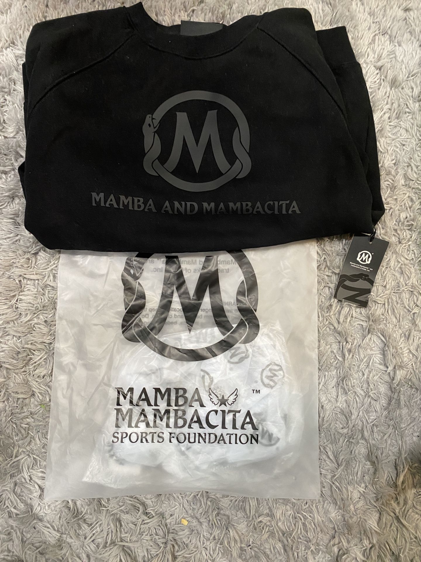 The "Blackout" Matte Logo Sweatshirt Mamba & Mambacita Sports Foundation Size M