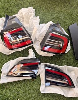 Tesla Model Y OEM Tail Lights Full Set (2020–2024) – Inner + Outer