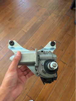 Rear wiper motor Cadillac, Chevrolet, and GMC, Escalade, Escalade ESV, Escalade EXT, Suburban 1500, Suburban 2500, Tahoe, Yukon, Yukon XL 1500, and Yu