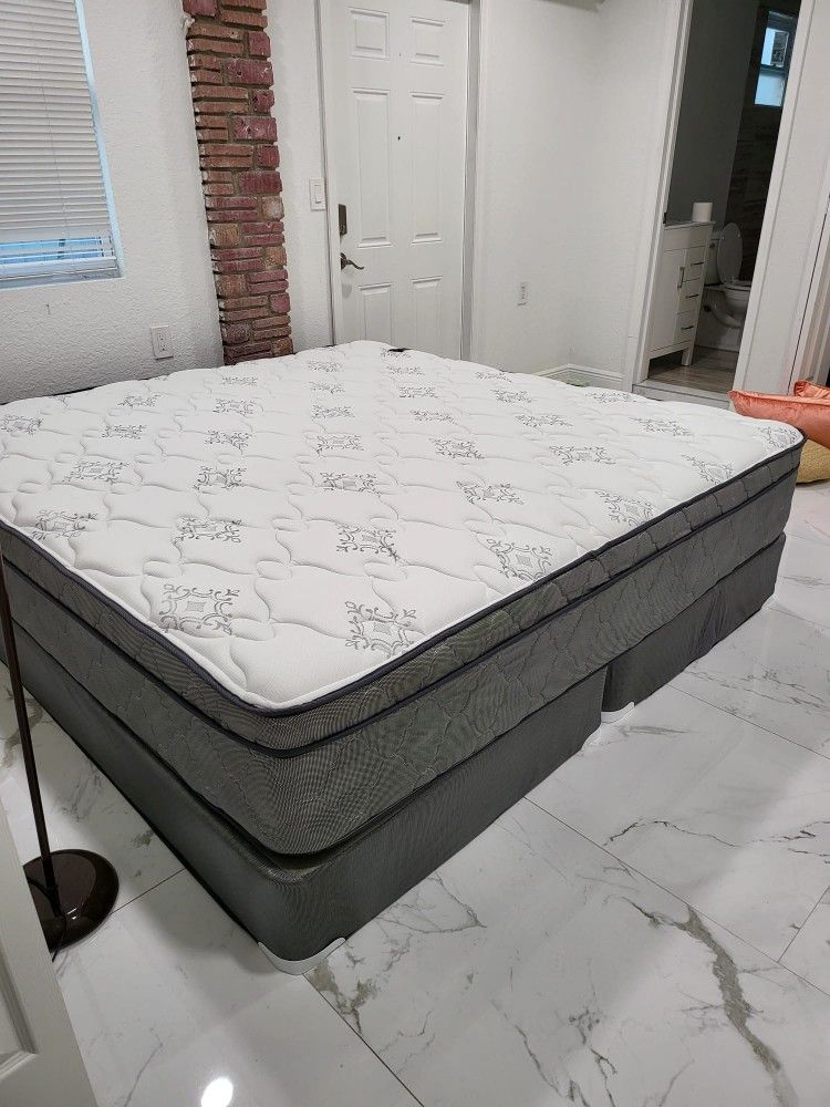 NEW KING PLUSH PILLOW TOP MATTRESS. Bed frame is not available. Take it home same day 👍