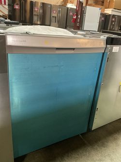 Frigidaire FDPC4314AS Front Control Built-In Dishwasher (Open-Box / Scratch & Dent)