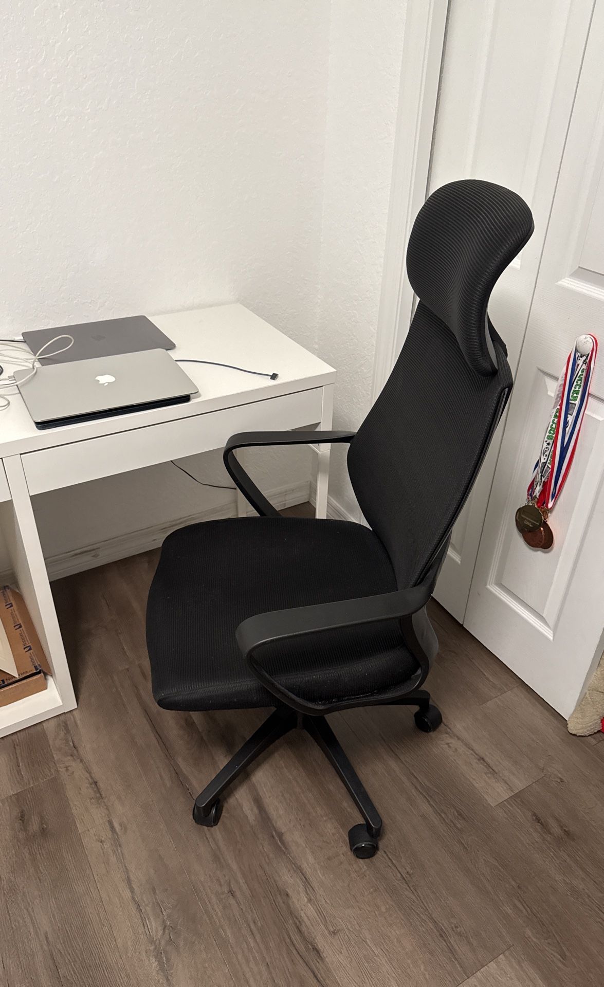 Computer Dest And Chair