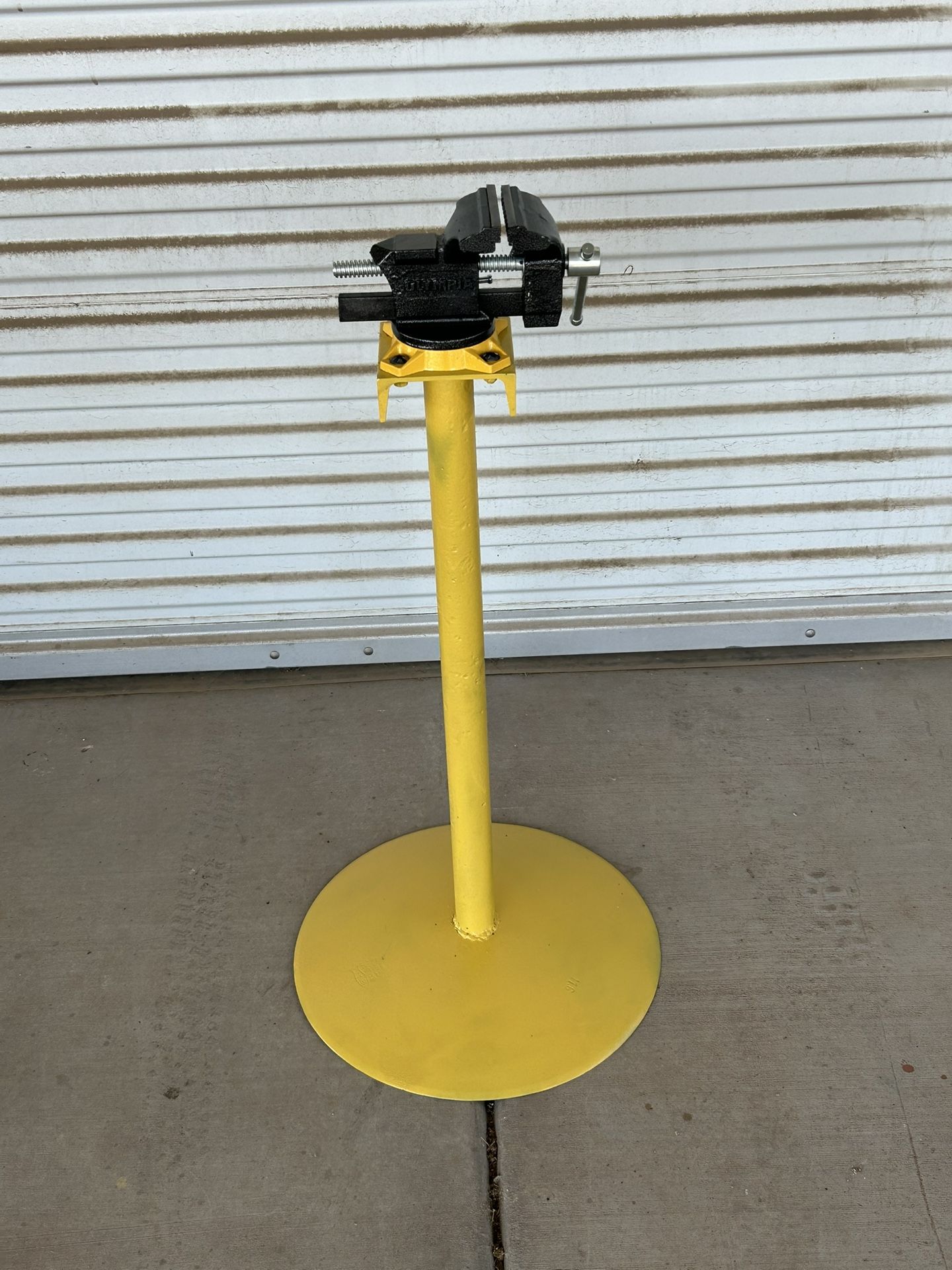 Shop Vice On A Movable Stand