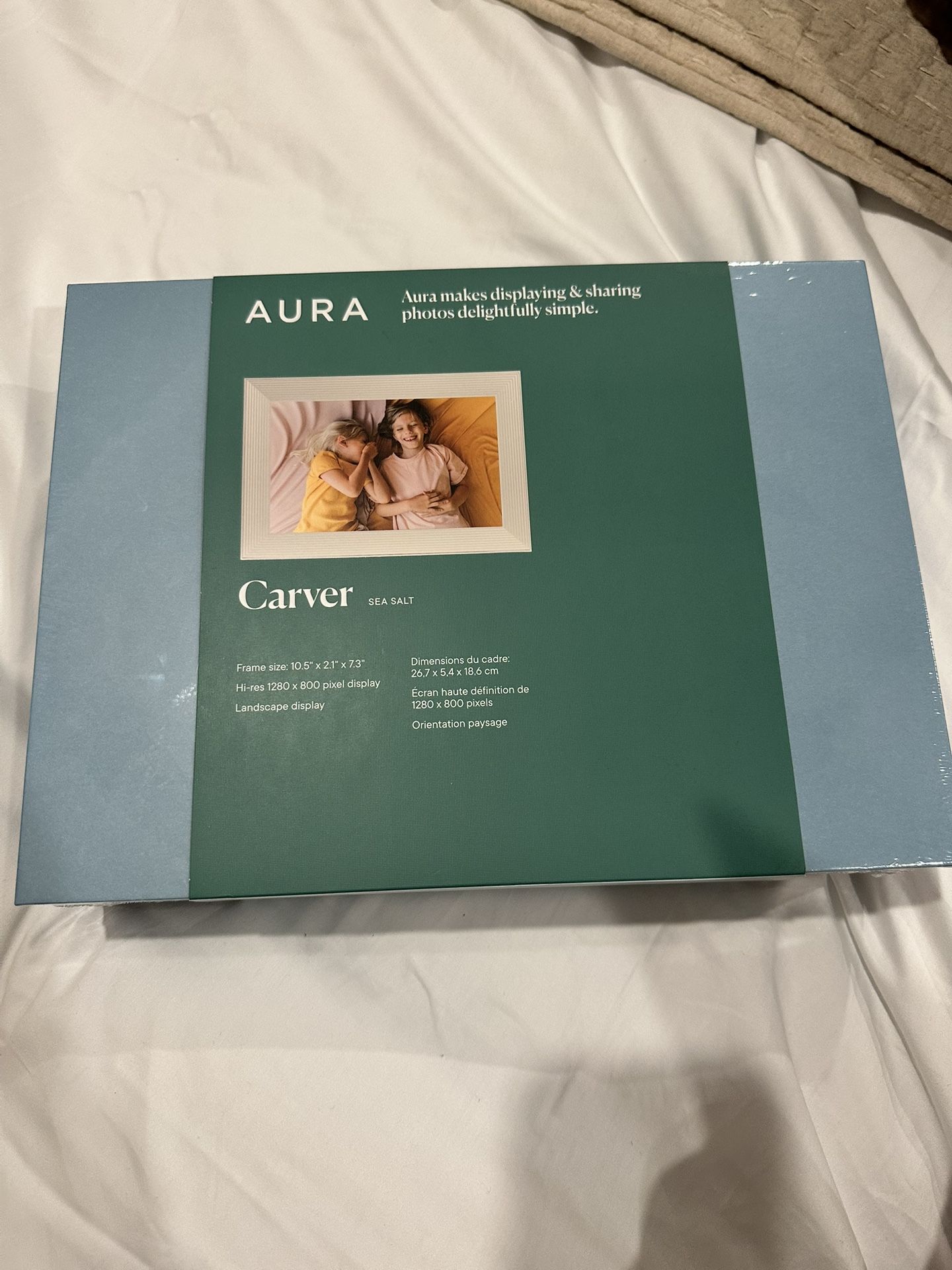 Aura digital frame