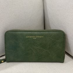 Adrienne Vittadini USB Charging Wallet Wristlet Zip Around Green Excellent