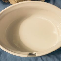 Lg White Ceramic oval casserole/soup serving dish with lid