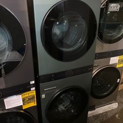 New LG - 4.5 Cu. Ft. HE Smart Front Load Washer and 7.4 Cu. Ft. Electric Dryer WashTower