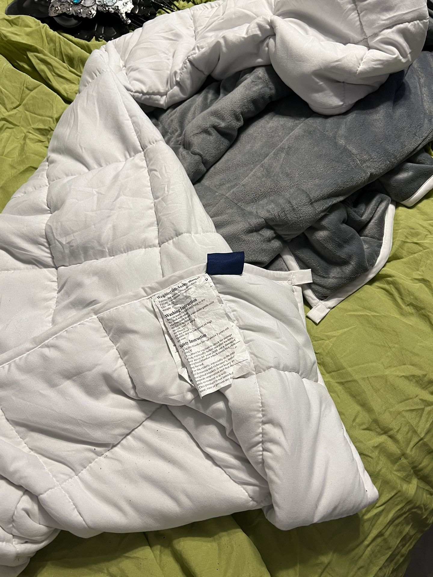 WEIGHTED BLANKET.