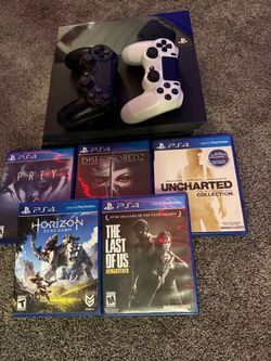PlayStation 4 + 2 DualShock controllers and 5 games