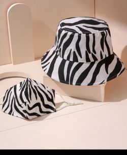 ♾La Bella khloe ♾ Hat and mask