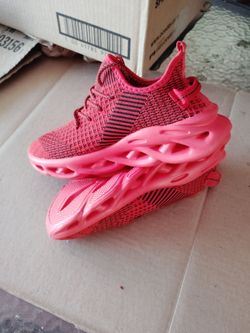 Red sneakers # 40 = #7 US