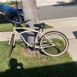                 Vintage Bike Schwinn Cruiser With Foot Pegs 