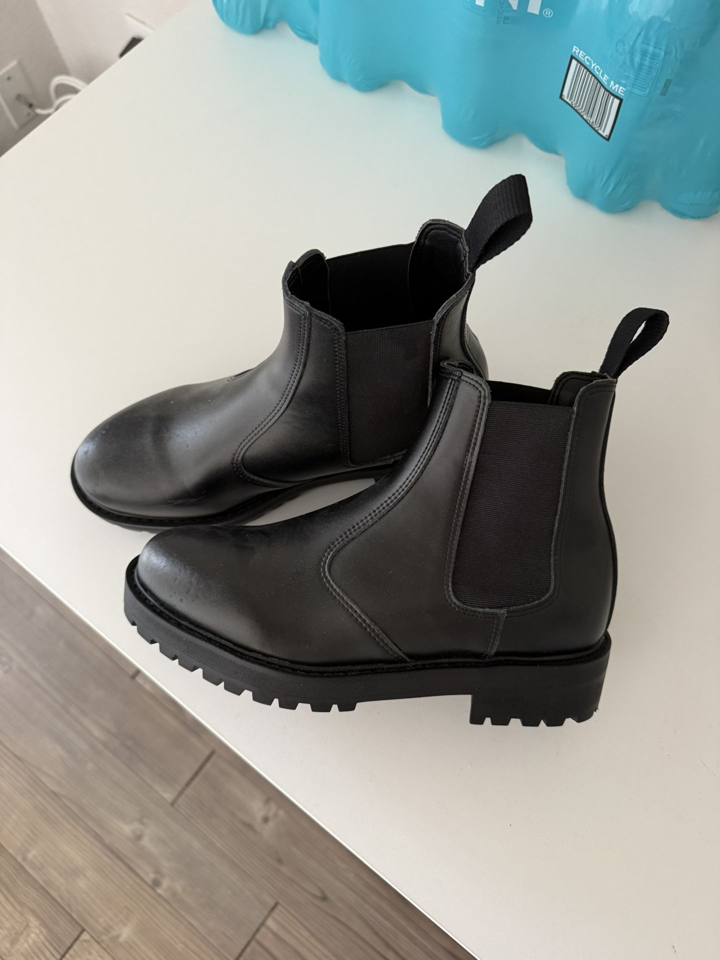 Chelsea Black Boots
