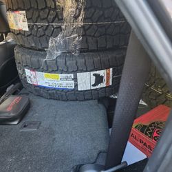 4 Brand New LT285/75r17 Falken At4w 