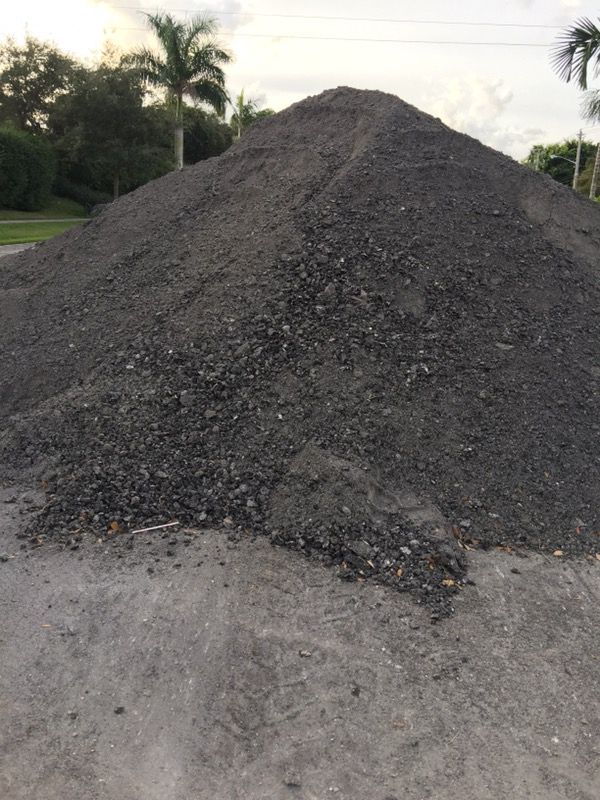 Grinded asphalt millings 150 a 20 yard load delievering