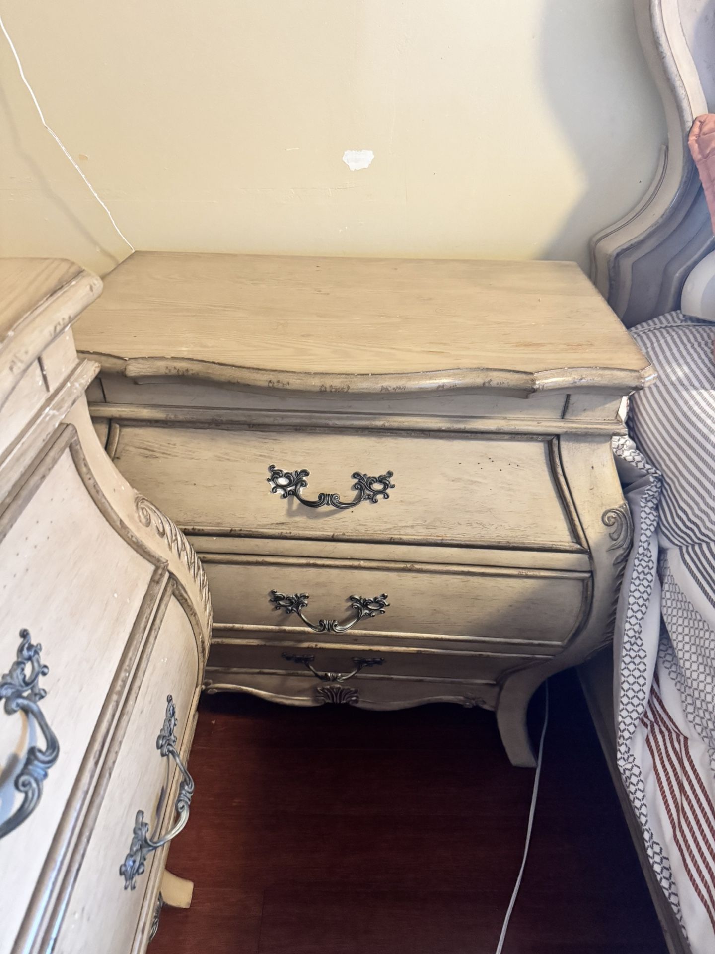 Queen Bed Set