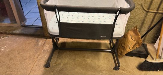 Qutanix Baby Bassinet with Wheels